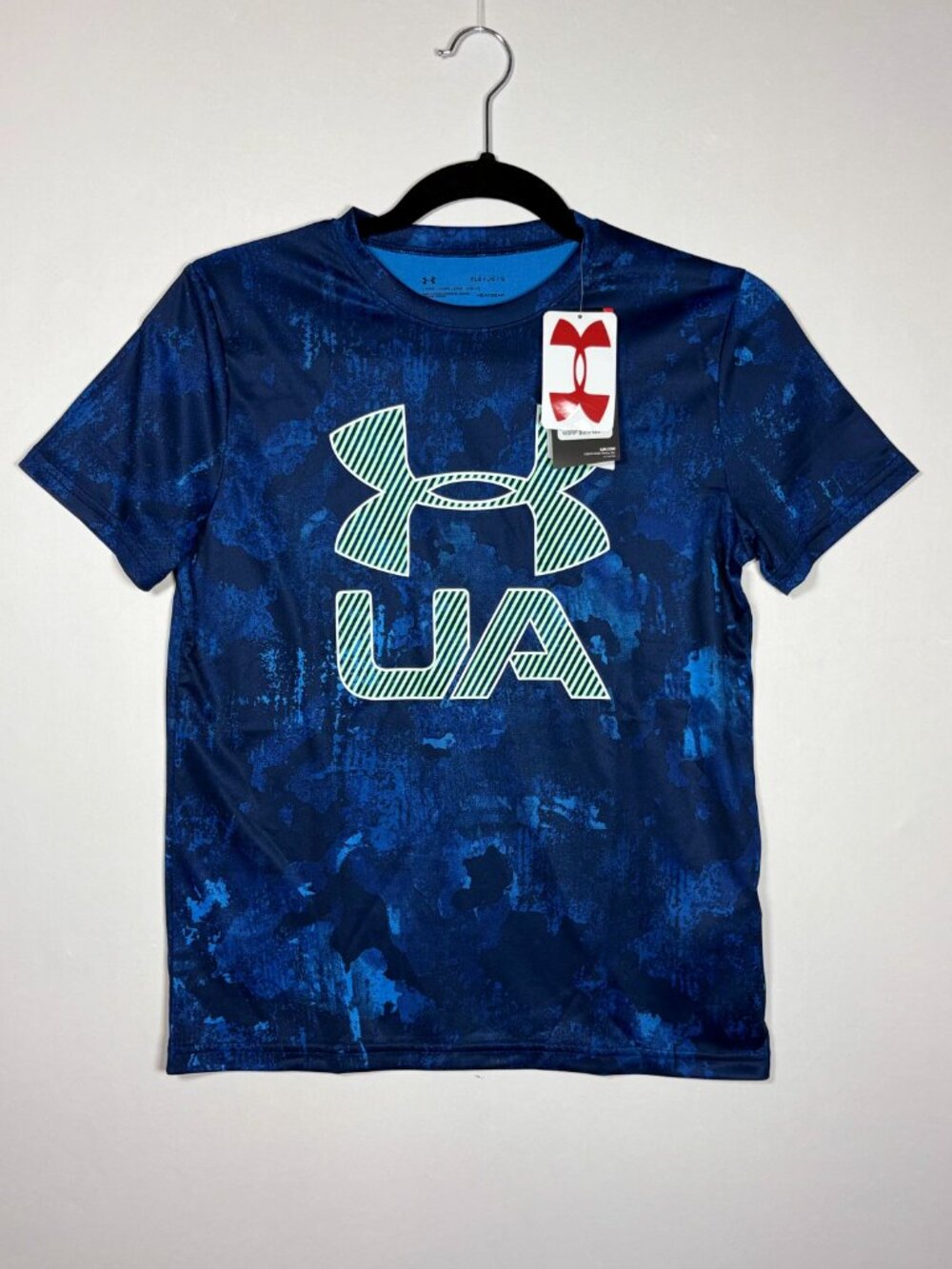 NWT. Under Armour HeatGear Blue Digi Camo Tech Graphic T-Shirt Size YLG